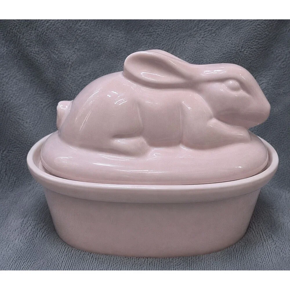 Zrike Brands Easter Bunny Rabbit Lidded Casserole Dish Pink Ceramic NEW